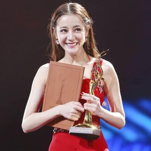 吃瓜娱乐圈迪丽热巴,瓜田里的娱乐圈明星